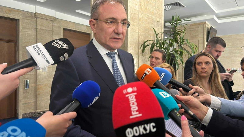 Гуцанов алармира за скок на цените на петрола и евентуален миграционен натиск към България 