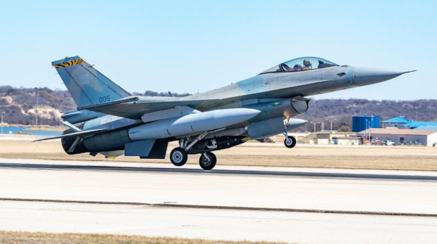 Два гръцки изтребителя F16 са прехванали дронове във въздушното пространство на