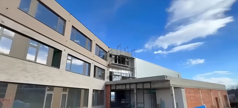 Вече се търси кой да достави обзавеждането и оборудването за новото училище в кв. "Крайморие"
