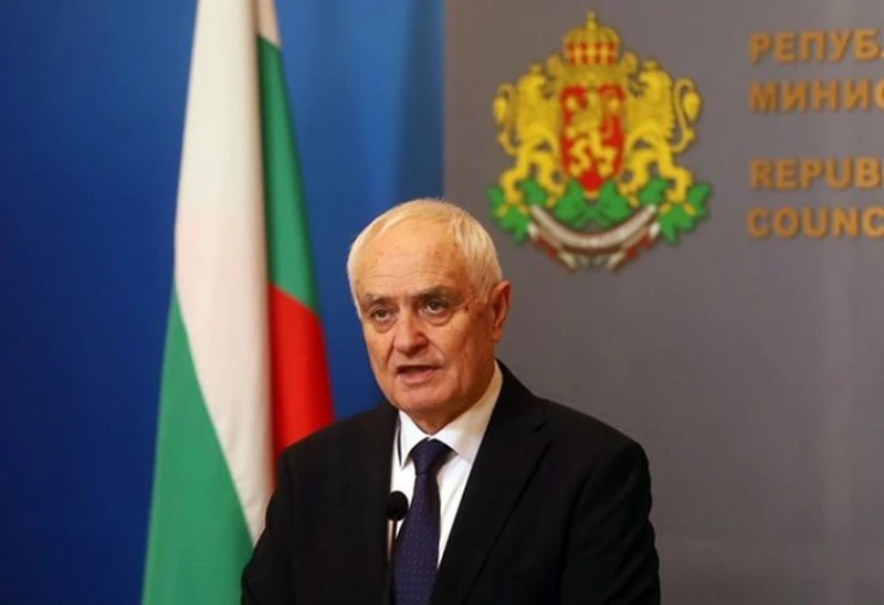 Министърът на отбраната е призовал Гюров да свиква спешен съвет по сигурността заради ескалация на конфликта в Близкия изток