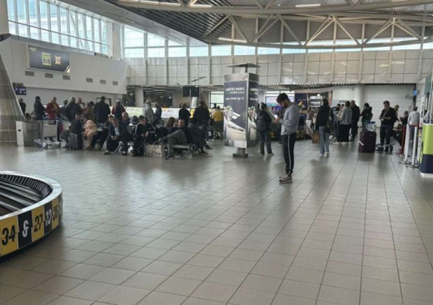 Още на самото летище на гише Рекламации на багажи когато багажът не