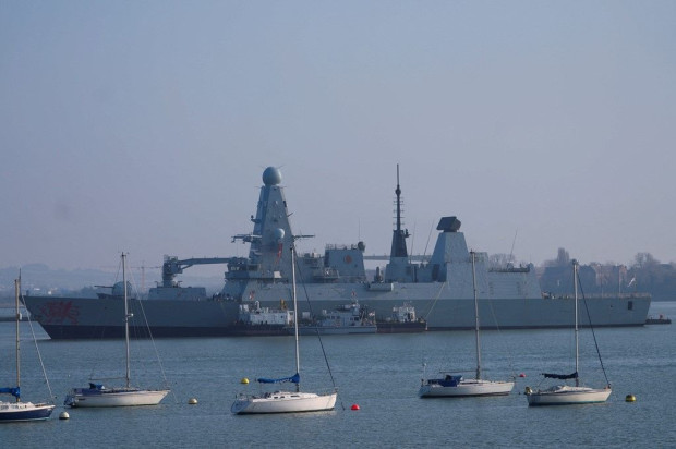 HMS Dragon няма да напусне Обединеното кралство и ще замине