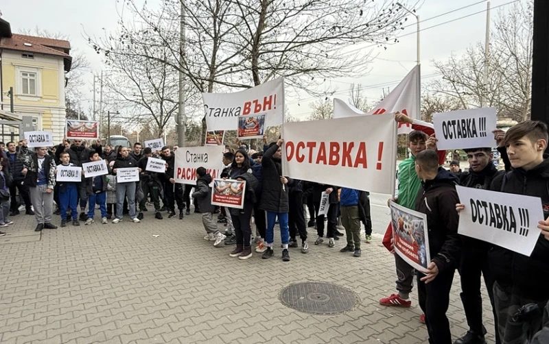 Пред ММС се провежда протест срещу президента на БФБорба Станка Златева