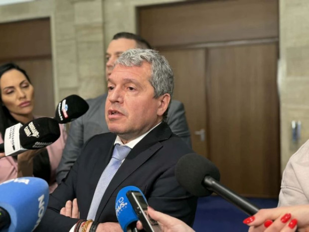Назначава се човек за PR на министерство срещу когото има