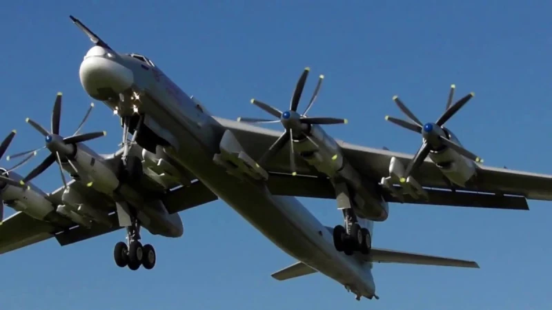 Два руски бомбардировача Ту-142 опасно близо до Аляска и Канада, САЩ и Отава вдигнаха в небето 12 самолета