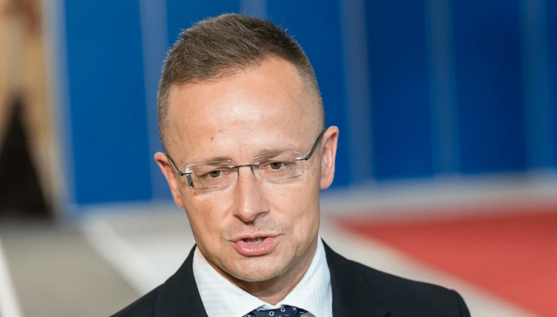 Сиярто: Искаме отговори от Киев относно големи пратки с пари, преминаващи през Унгария, които може да са свързани с украинската военна мафия