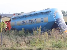 Циментовоз се удари в билборд на АМ "Тракия"
