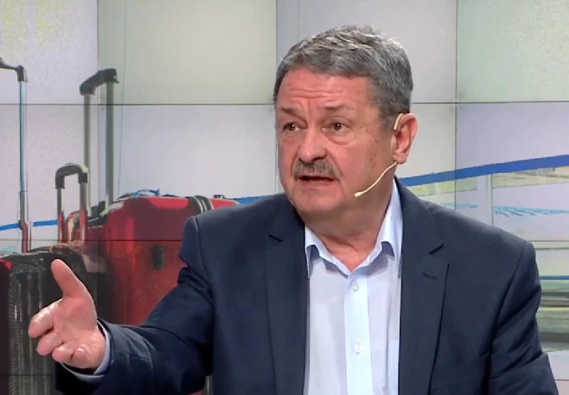 Проф. Рачев: Толкова ли държавата не може да изпрати два самолета? Пълен хаос!