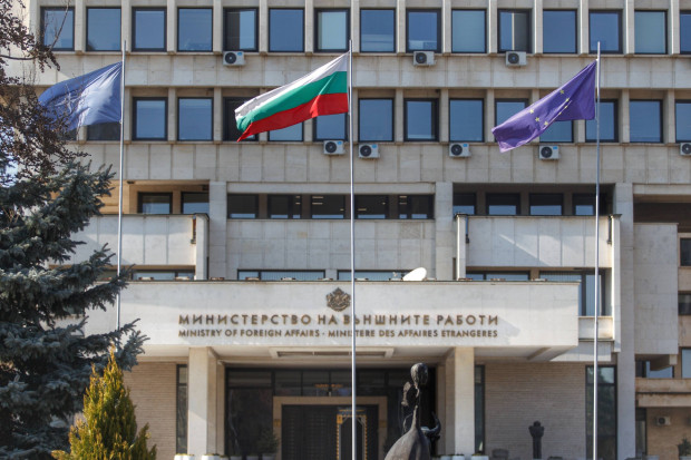 Въздушното пространство на ОАЕ е отворено Извършват се търговски полети Много