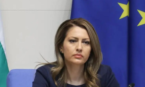 Микрофон в пленарната зала улови председателят на на Народното събрание