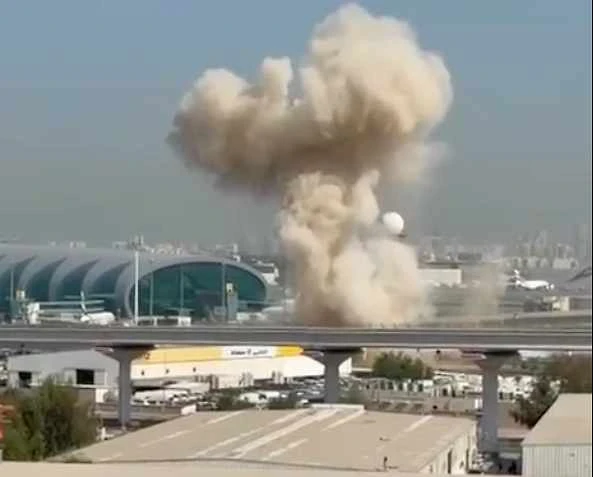 Появи се видео от атаката с дронове по летище в Дубай