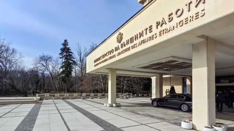Операцията по извеждане на българи от Близкия изток и Иран продължава