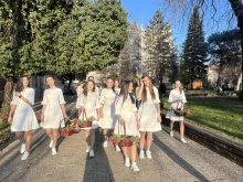 Цветя и усмивки за дамите в Кюстендил
