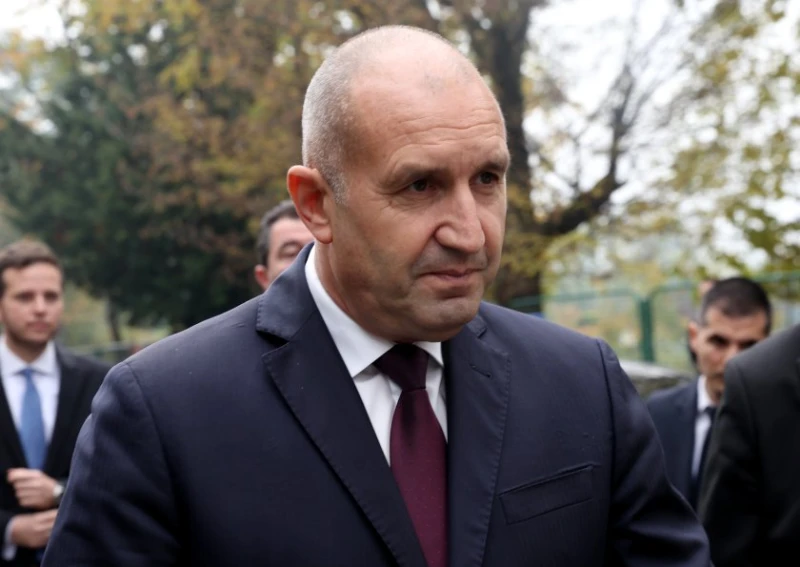 Румен Радев с поздрав към всички българки