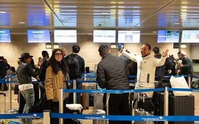 Израел частично отвори въздушното си пространство за пътнически полети за първи път от 28 февруари