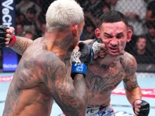 Чарлз Оливейра доминира над Макс Холоуей и взе титла в UFC