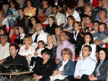 Величко Апостолов и трупата на Нешка Робева препълниха Летния театър