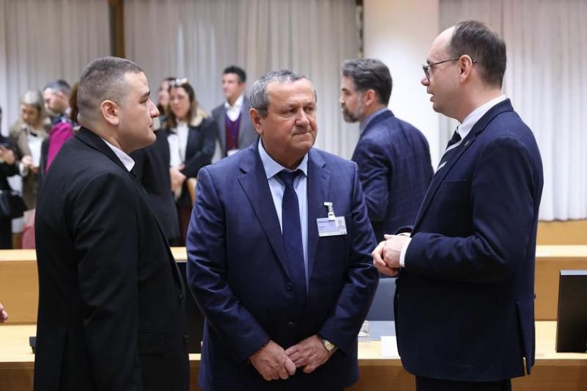 Служебното правителство полага всички усилия да защити и подкрепи най уязвимите