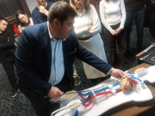Водещ специалист демонстрира уникална операция на сърце във Варна
