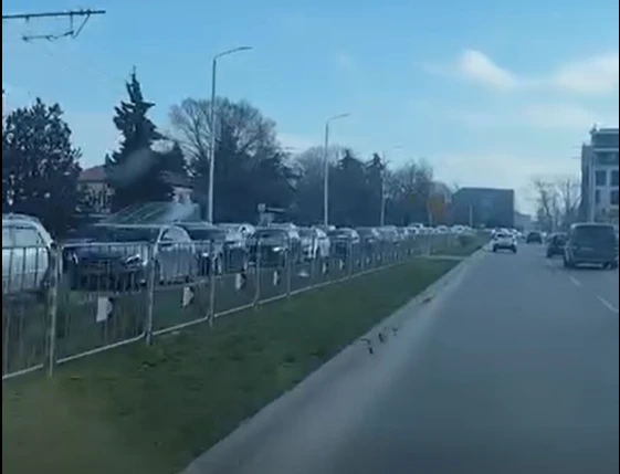 Кошмар на Аспарухов мост, стотици коли са блокирани. Хората гневни!
