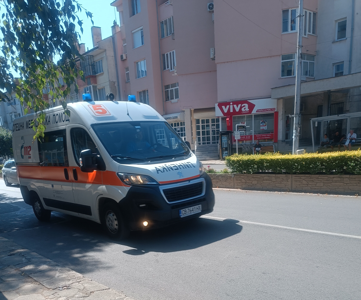 Мъж и жена пострадаха при катастрофа с товарен автомобил по