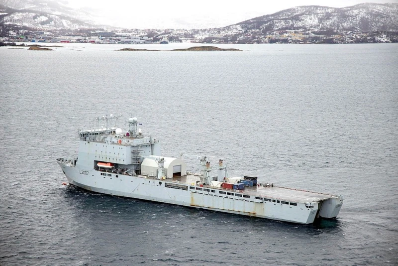 Великобритания се готви да изпрати втори кораб в Средиземно море