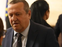 Министър Адемов: Увеличихме броя на пенсионерите, които ще получат великденски надбавки