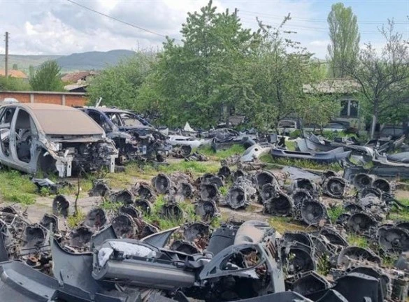 Мъж предостави на друг автомобил под наем в Перник, по-късно полицаите го намерили разглобен