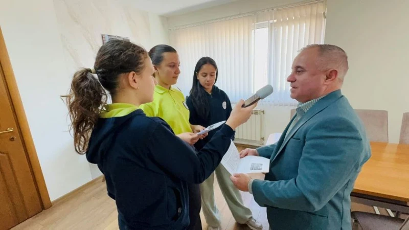 Ученици от Сандански влязоха в ролята на журналисти, ето кого успяха да интервюират