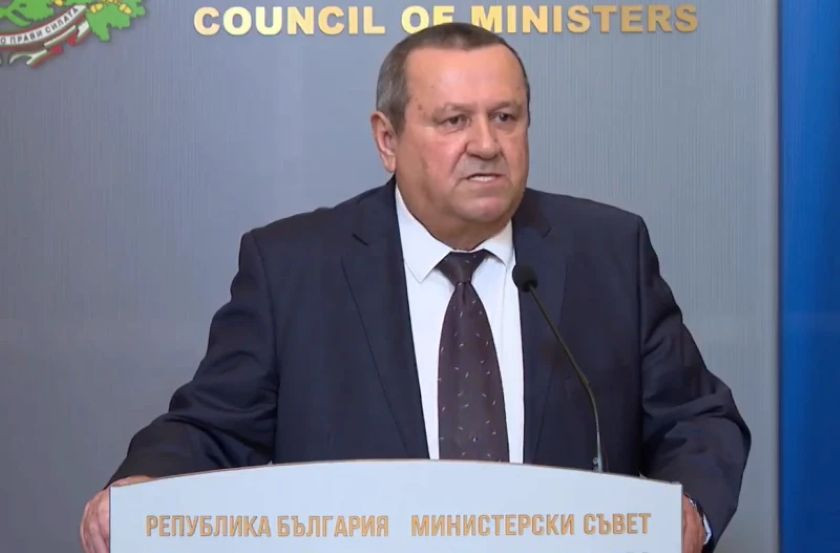 Министърът на труда и социалната политика Хасан Адемов ще се