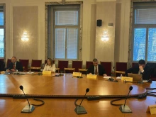 След колебанията "да бъде или да не бъде": Митова свика извънредно заседание на енергийната комисия, но не събра кворум 