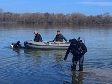 Водолази се гмуркат край Белене
