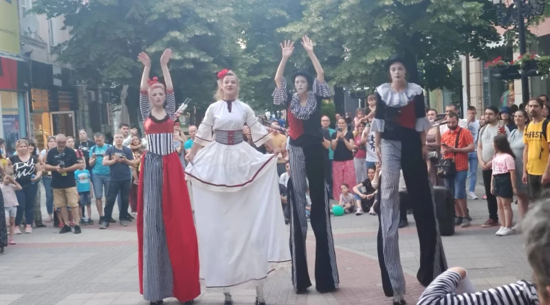 За юбилейното издание на Фестивала за улични изкуства 6Fest, слушайте в предаването "Цветовете на Пловдив"