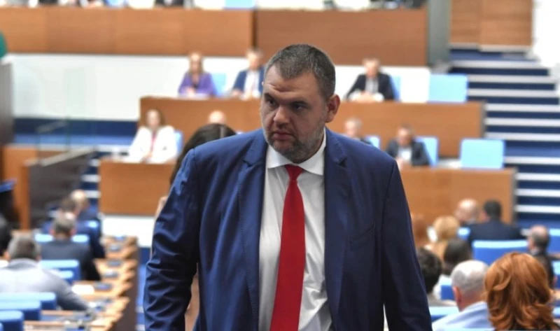 След два неуспешни опита: Искането на ДПС за Съвета за мир бе разпределено и гласувано в отбранителна комисия 