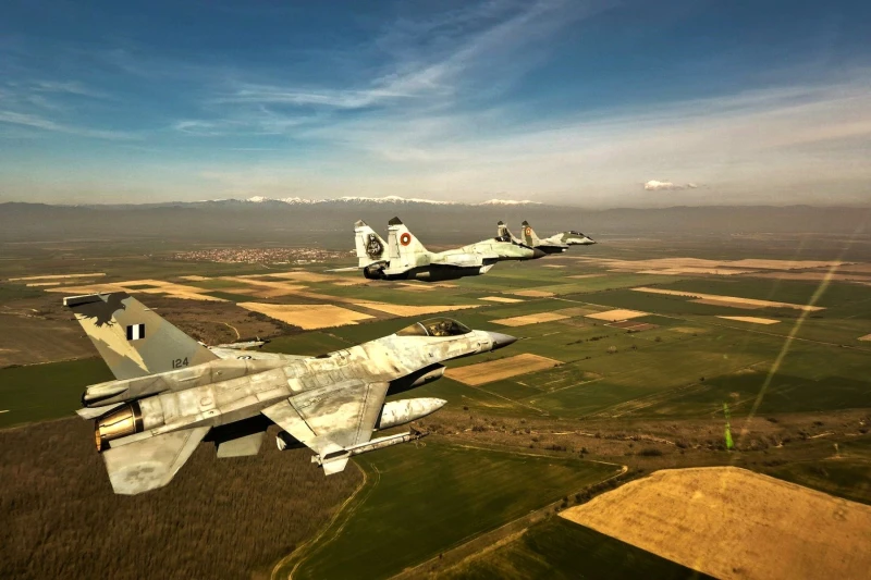 Български МиГ-29 и гръцки F-16 проведоха съвместни тренировъчни полети
