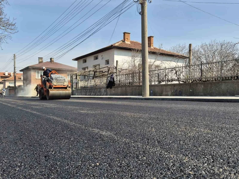 Чисто нов асфалт в село на 3 километра от Пловдив
