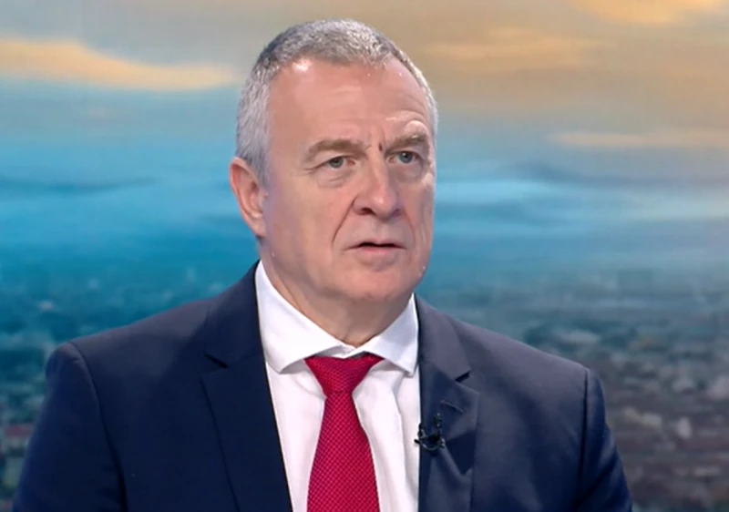 Цветлин Йовчев: Самолетите F-16 са почти безполезни при атака с балистични ракети