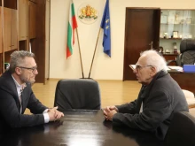 Областният управител на Русе се срещна с граждани: Зад всеки документ стои човешка история, проблем, очакване или надежда