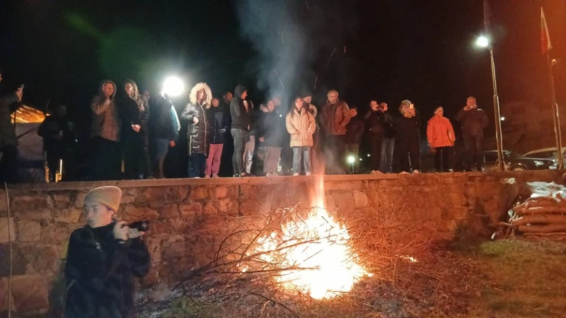 Тази нощ в родопското село Загражден гониха злите сили с обичая "мартене"