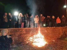 Тази нощ в родопското село Загражден гониха злите сили с обичая "мартене"