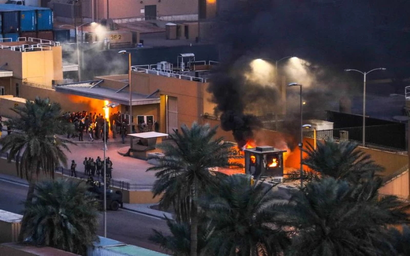Al Jazeera: Посолството на САЩ в Багдад е атакувано