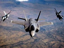 Ескадрила изтребители F-35A на ВВС на САЩ пристигна във Великобритания, откъдето ще отпътува за Близкия Изток