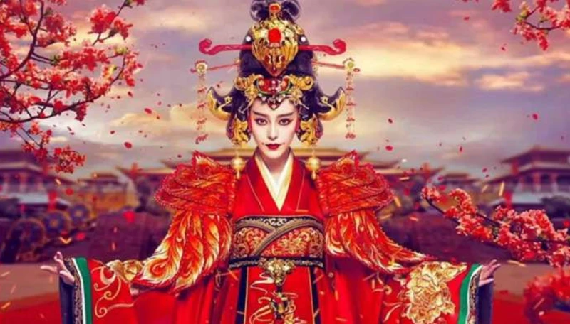 11 трилиона долара повече. Тя е единствената жена в историята, по-богата от най-мощните милиардери днес