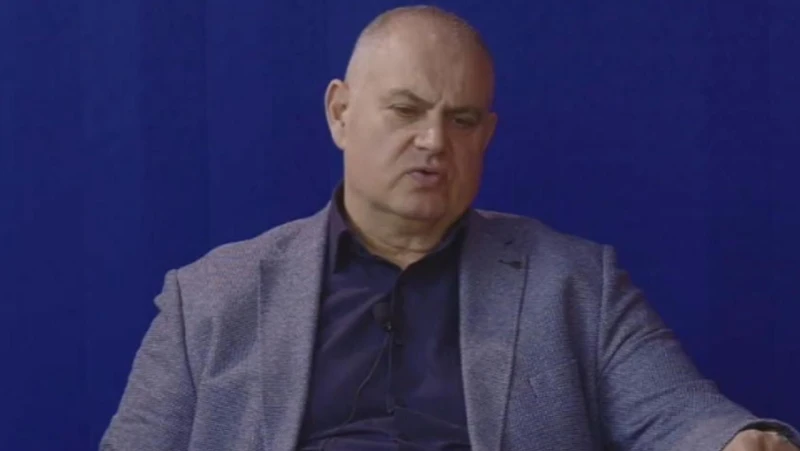Петко Ангелов: Не съм човекът, който може да пусне таблата по спирките. Общината трябва да ни компенсира