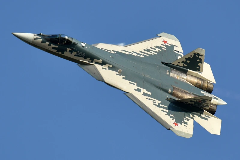 Два изтребителя Су-57 са забелязани в небето над Алжир