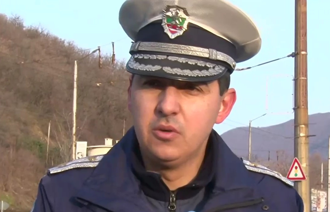 Млад мъж беше засечен два пъти за по малко от час