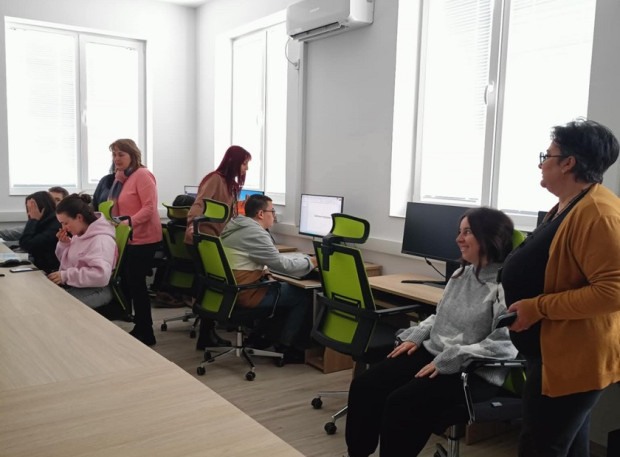 Днес в Професионалната гимназия за приложни изкуства – Смолян беше