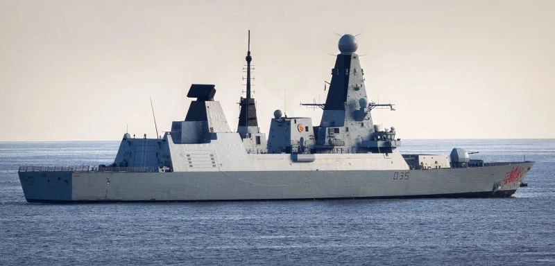 BBC: HMS Dragon е видян в Гибралтар на път за Кипър