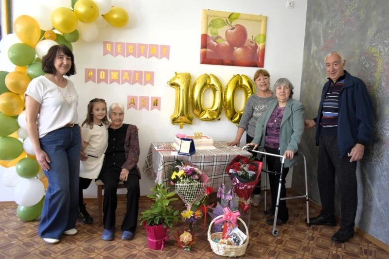 Баба Атанаска от с. Златовръх навърши 100 г.