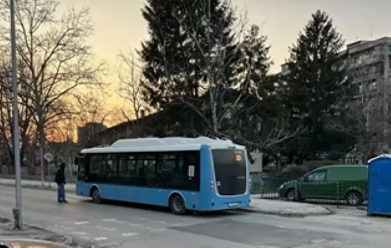 Нападнаха шофьор на автобус в Русе